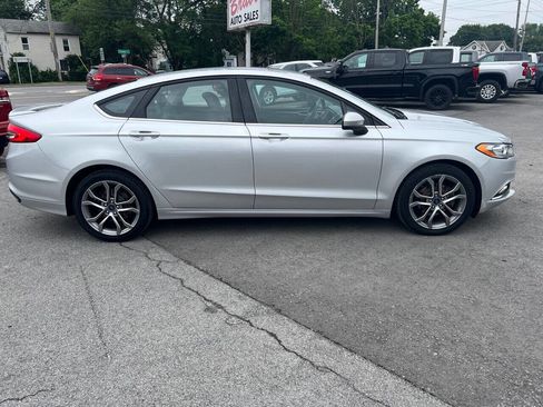 Used 2017 Ford Fusion SE w/ Equipment Group 201A image 6