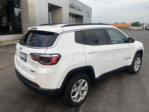 Used 2024 Jeep Compass Latitude AWD/4WD image 7