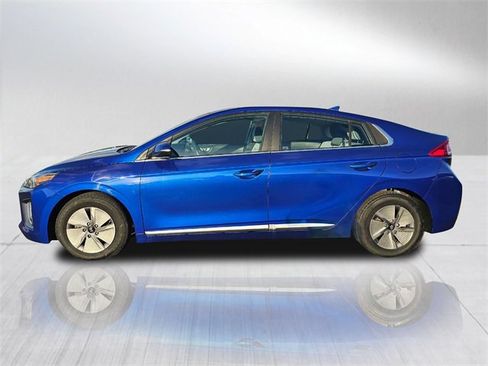 Used 2022 Hyundai Ioniq SE image 3