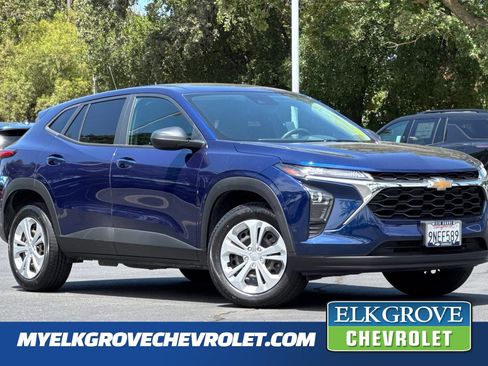 Used 2024 Chevrolet Trax LS FWD image 1