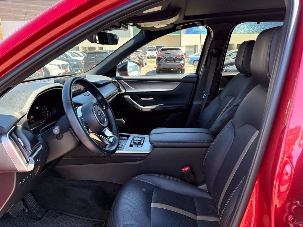 Certified 2025 MAZDA CX-70 Plug-In Hybrid w/ Premium Plus AWD/4WD image 11