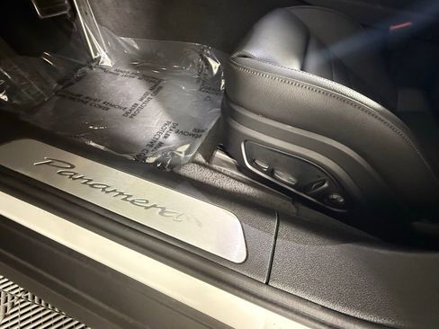 Certified 2025 Porsche Panamera image 29