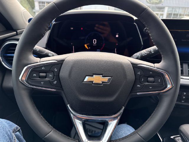 Used 2025 Chevrolet Trax LT w/ Driver Confidence Package FWD image 16