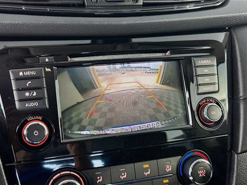 Used 2020 Nissan Rogue S FWD image 13