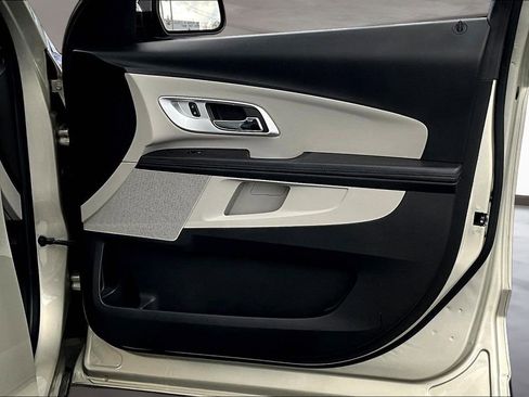 Used 2016 Chevrolet Equinox LTZ w/ Enhanced Convenience Package image 24