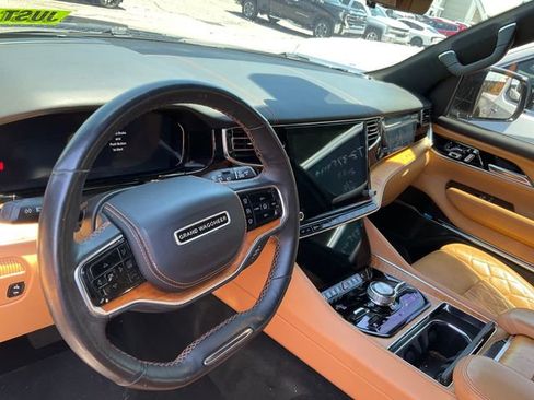 Used 2022 Jeep Grand Wagoneer Series III w/ Flexible Seating Group AWD/4WD image 9