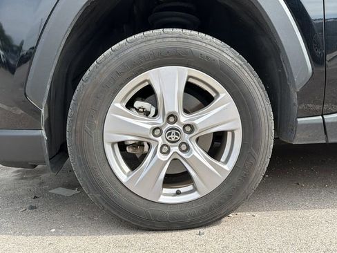 Used 2025 Toyota RAV4 XLE image 9