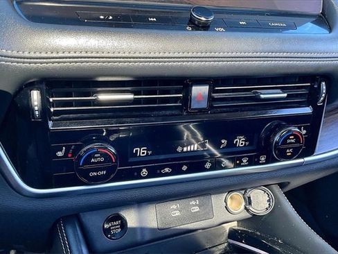 Used 2024 Nissan Rogue Platinum image 23