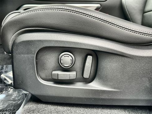 Used 2025 Jaguar F-PACE R-Dynamic S image 20