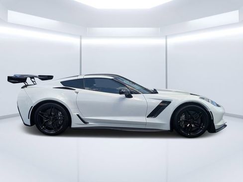 Used 2018 Chevrolet Corvette Z06 image 2