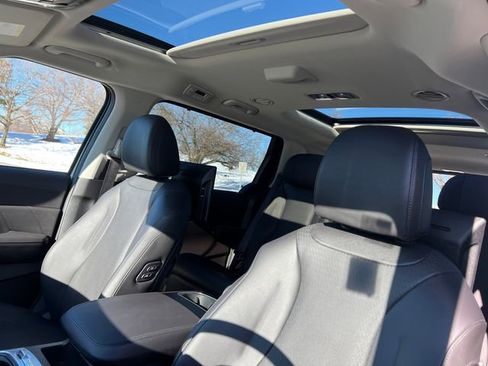 Used 2025 Kia Carnival SX Prestige image 17