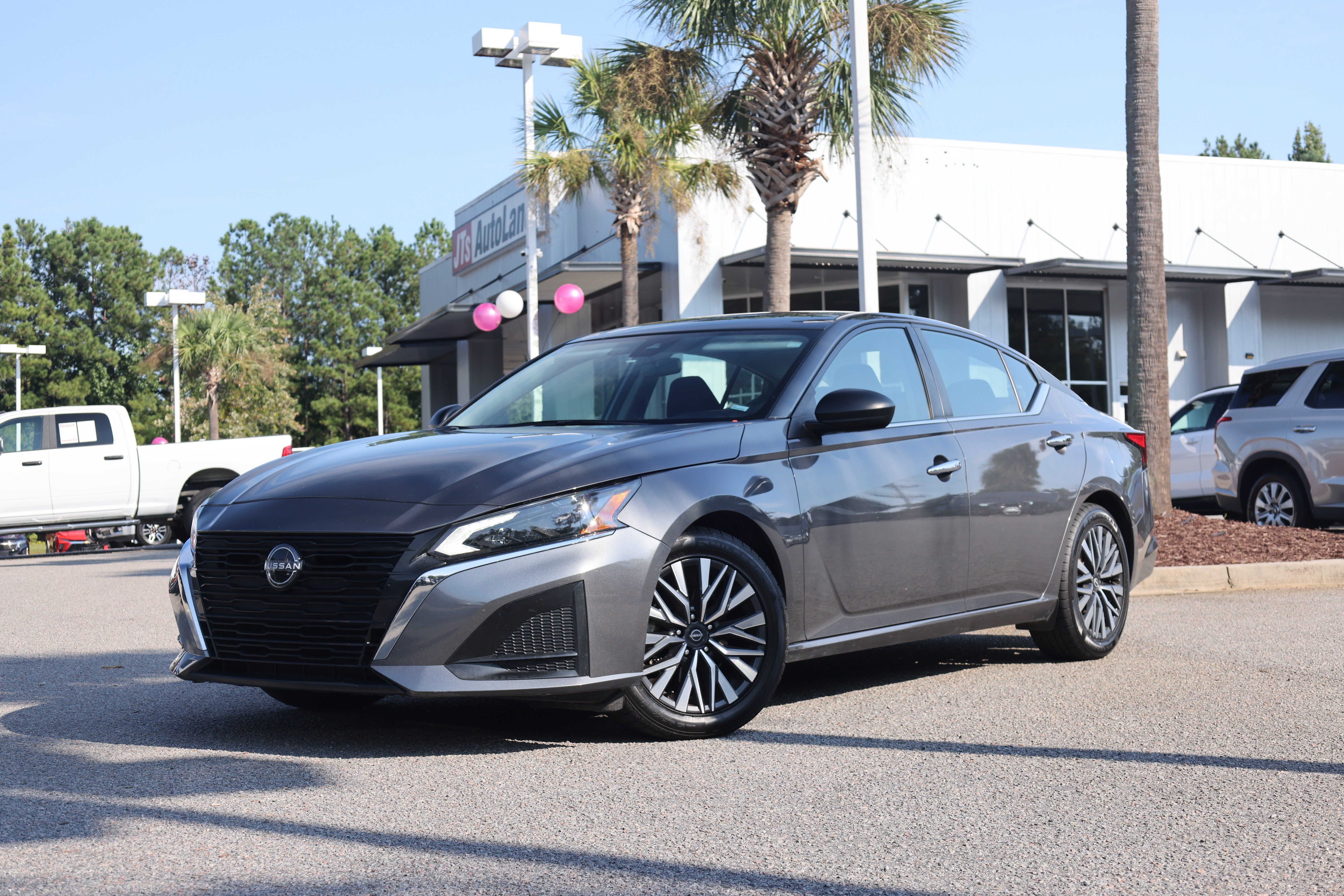Used 2025 Nissan Altima 2.5 SV FWD image 1
