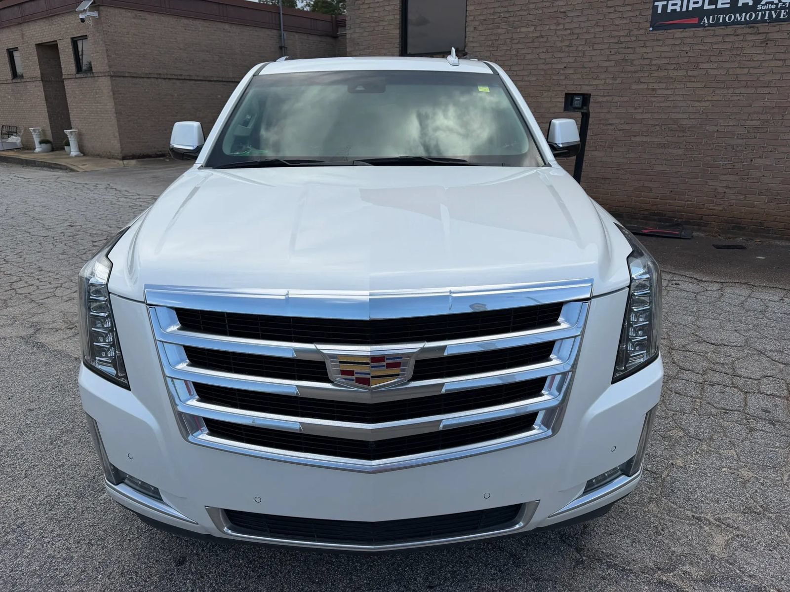 Used 2018 Cadillac Escalade ESV Luxury RWD image 3