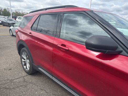 Used 2023 Ford Explorer XLT w/ Equipment Group 202A AWD/4WD image 6