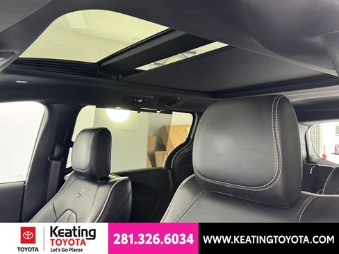 Used 2025 Chrysler Pacifica Limited FWD image 20