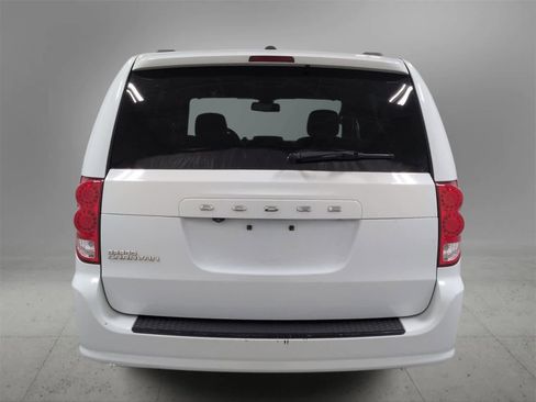 Certified 2018 Dodge Grand Caravan SXT w/ Driver Convenience Group image 7