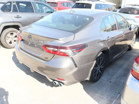 Used 2024 Toyota Camry SE image 9