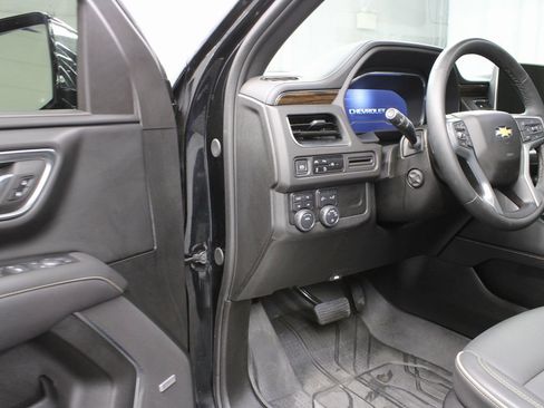 Used 2023 Chevrolet Suburban Premier image 48