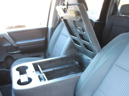 Used 2010 Nissan Titan SE RWD image 33