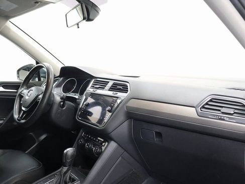 Used 2021 Volkswagen Tiguan SE image 23