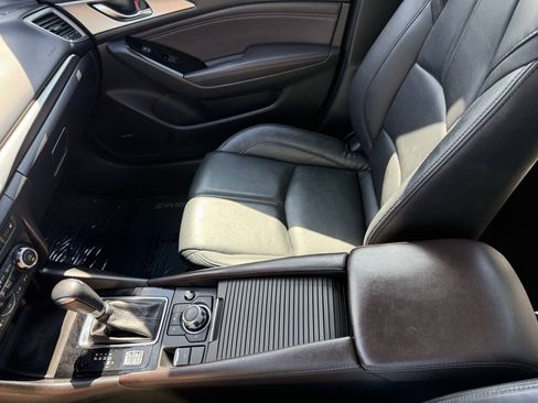 Used 2018 MAZDA MAZDA3 Touring FWD image 21