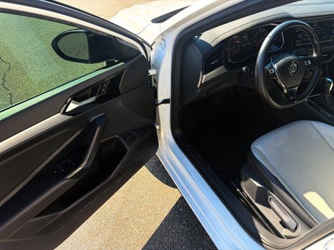 Used 2020 Volkswagen Jetta R-Line image 10