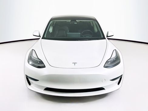 Used 2023 Tesla Model 3 Standard Range image 2