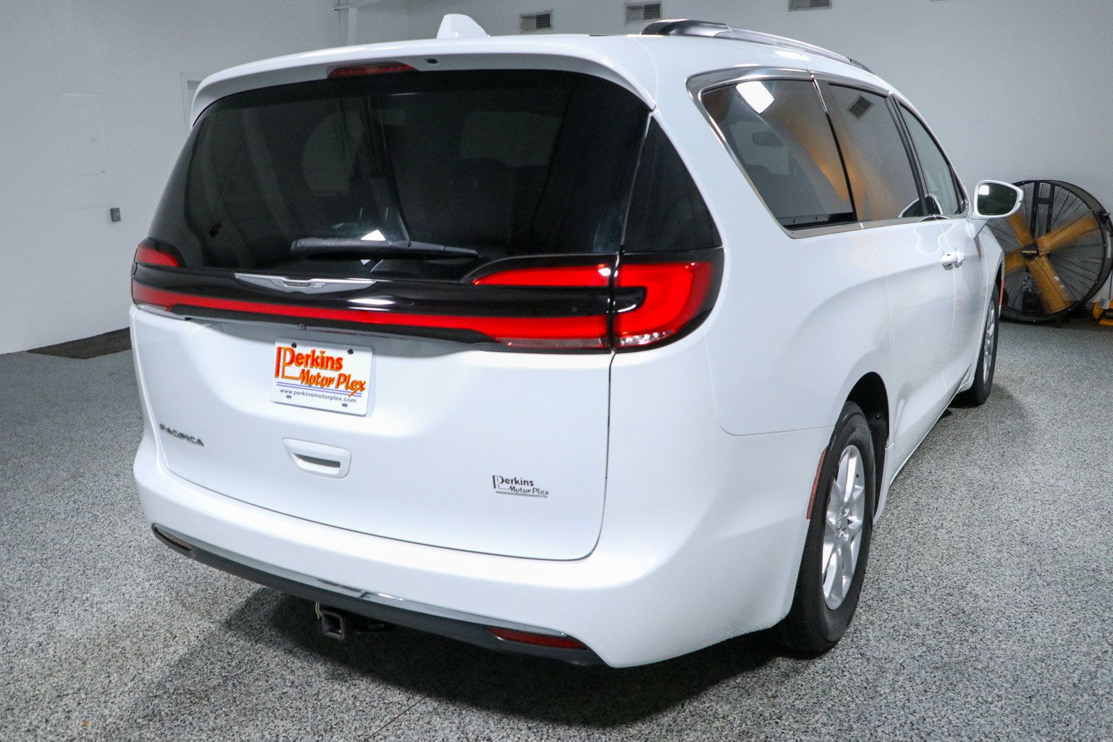 Used 2022 Chrysler Pacifica Touring-L FWD image 7