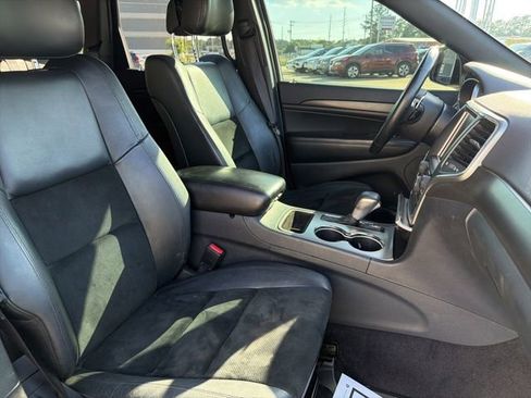 Used 2017 Jeep Grand Cherokee Altitude RWD image 16