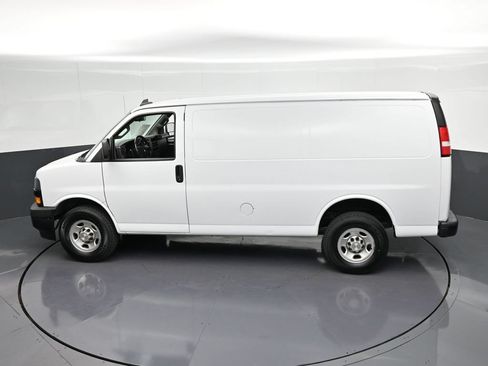 Used 2022 Chevrolet Express 3500 w/ Driver Convenience Package RWD image 22