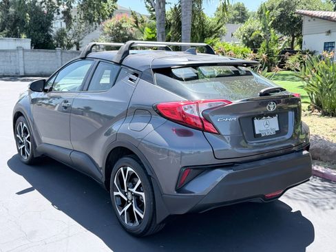 Used 2018 Toyota C-HR XLE FWD image 3