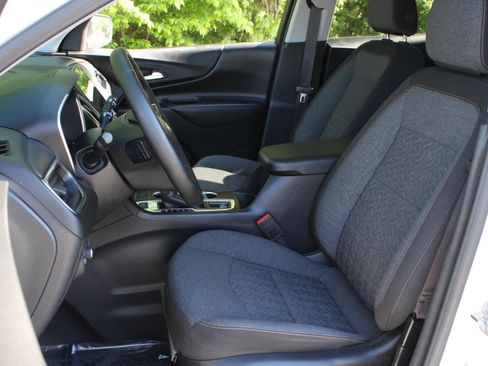 Used 2024 Chevrolet Equinox LT AWD/4WD image 16