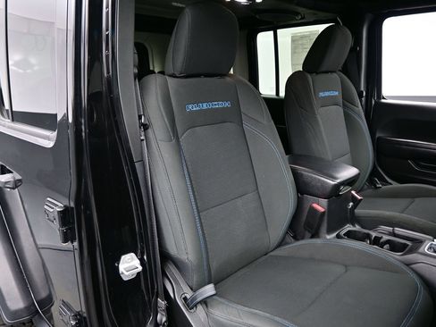 Used 2021 Jeep Wrangler Unlimited Rubicon 4xe w/ Cold Weather Group AWD/4WD image 15
