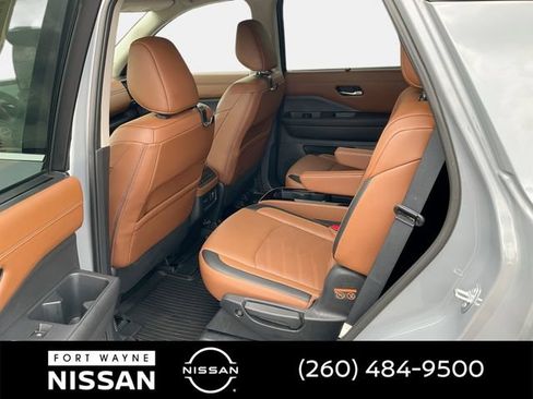 Used 2023 Nissan Pathfinder Platinum AWD/4WD image 15