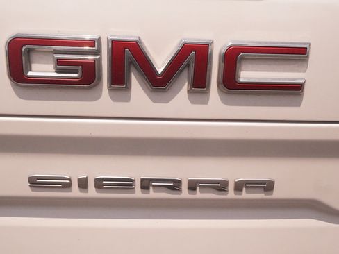 Used 2022 GMC Sierra 1500 SLT w/ SLT Premium Plus Package AWD/4WD image 40