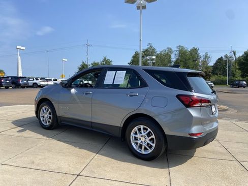 Used 2023 Chevrolet Equinox LS FWD image 8