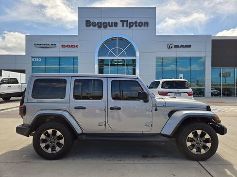 Used 2018 Jeep Wrangler Unlimited Sahara AWD/4WD image 2
