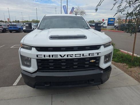 Used 2020 Chevrolet Silverado 2500 Custom w/ Custom Value Package image 2