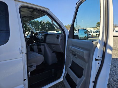 Used 2014 Ford E-250 and Econoline 250 w/ Power Group image 29