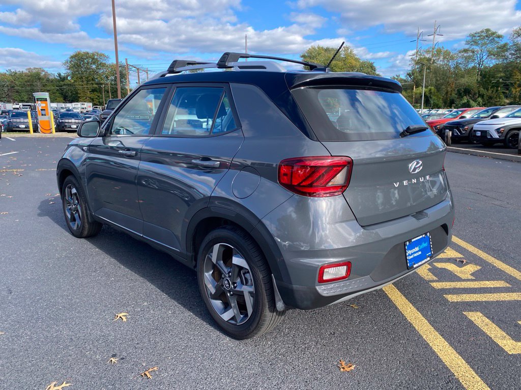 Certified 2024 Hyundai Venue Limited FWD image 8
