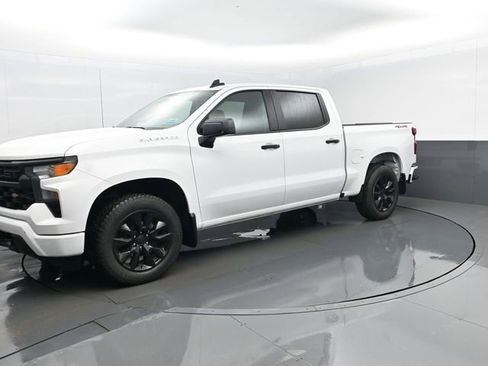 Used 2024 Chevrolet Silverado 1500 Custom image 2