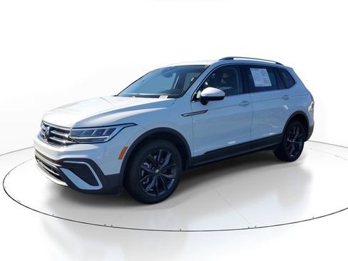 Used 2024 Volkswagen Tiguan SE FWD image 3