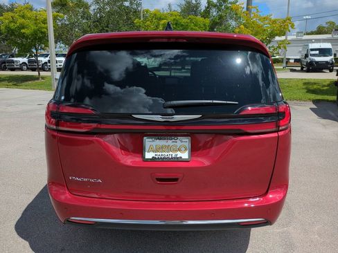 New 2025 Chrysler Pacifica Select image 6