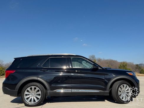 Used 2022 Ford Explorer Limited w/ Limited Technology Package image 9
