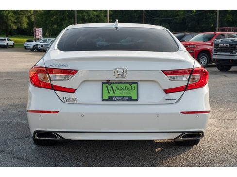 Used 2018 Honda Accord Touring image 7