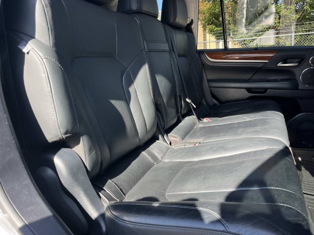 Used 2020 Lexus LX 570 4WD w/ Luxury Package image 28