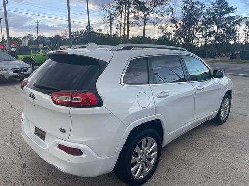 Used 2017 Jeep Cherokee Overland image 5