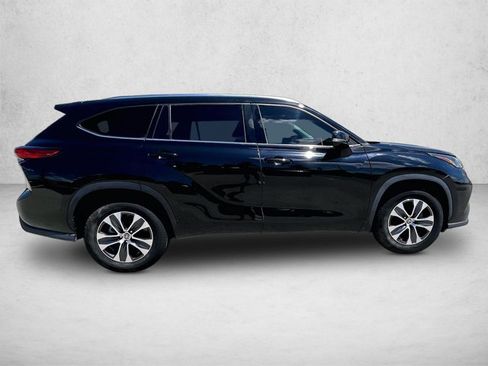 Used 2020 Toyota Highlander XLE FWD image 5