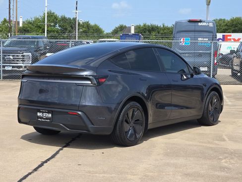 Used 2026 Tesla Model Y 2WD image 3
