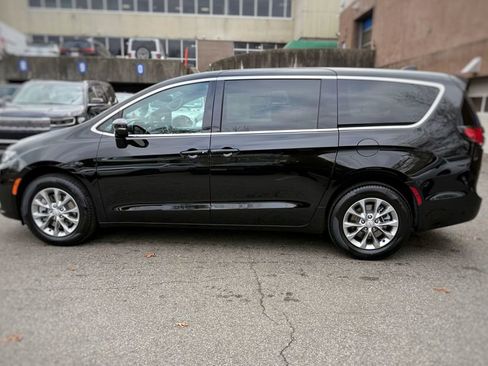 New 2026 Chrysler Pacifica Select image 16